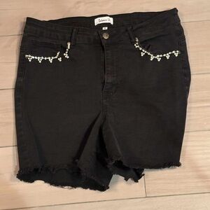 Between Us pearl like pockets Black jean shorts size 18 distressed